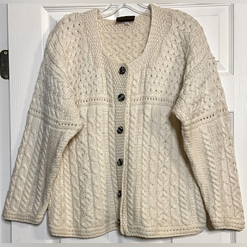 CARRAIG DONN WOMENS SIZE S IVORY BUTTON UP CABLE CARDIGAN 100% IRISH MERINO WOOL